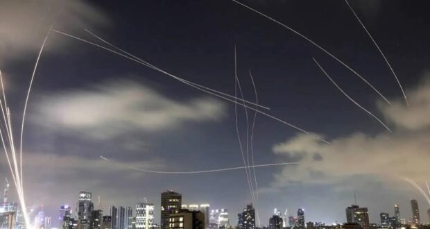 تصعيد خطير: إيران وإسرائيل تتبادلان تهديدات الخرائط والمرشد يعلن رفض المساومة