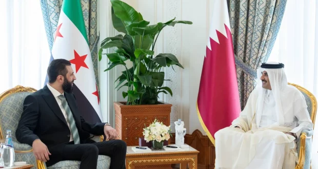 زيارة تاريخية: أمير قطر يبحث مع الرئيس السوري الجديد تعزيز الاستقرار الإقليمي وتطوير العلاقات الثنائية