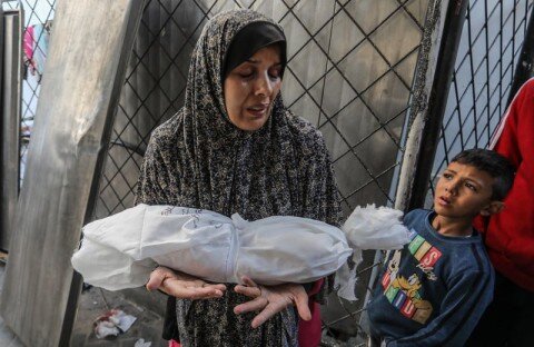 غزة تحت القصف: شهداء وجرحى في استهداف إسرائيلي لمنازل وخيام النازحين