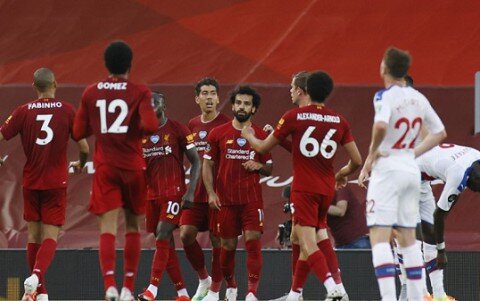 رسميًا: ليفربول يحصّن دفاعه بتجديد عقد قائده فان دايك