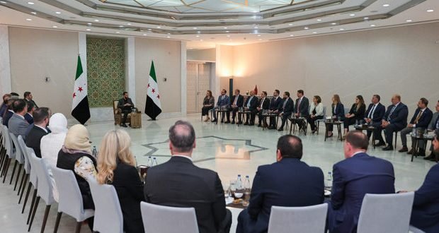 الرئيس الشرع يلتقي وفداً من الجالية السورية في أمريكا لبحث قضايا الوطن والمغتربين