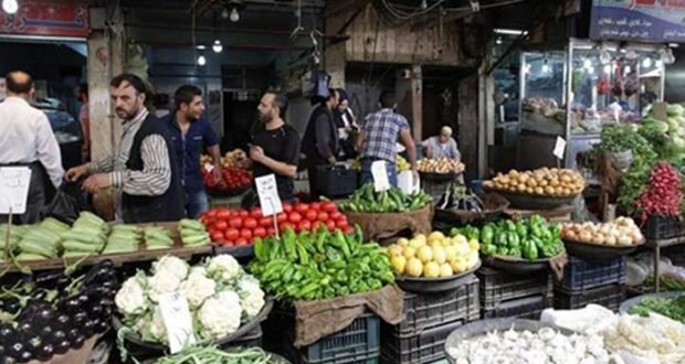 أزمة في الأسواق السورية: ارتفاع جنوني بأسعار الخضار والفواكه يفاقم معاناة المواطنين.. ما الأسباب؟